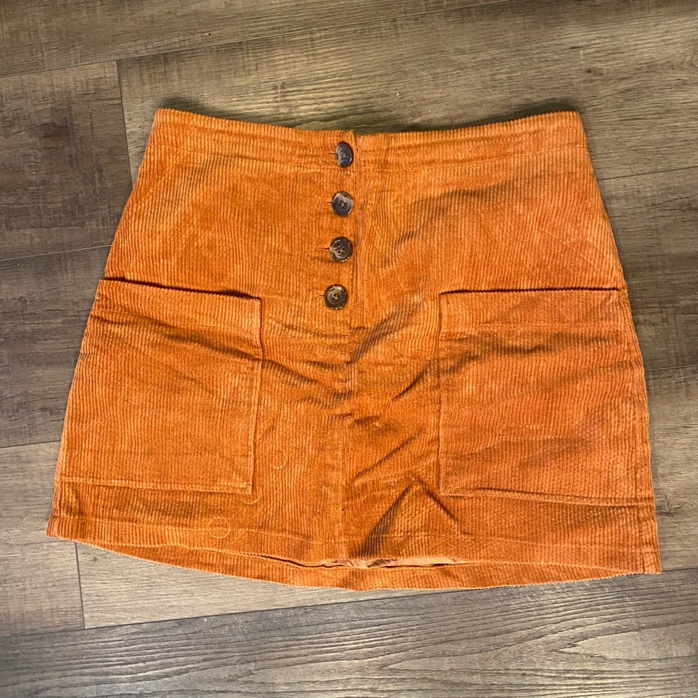 Corduroy skirt w buttons